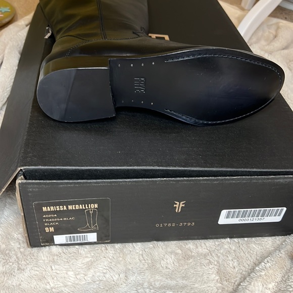 NIB Frye Marissa Medallion Inside Zip Tall Black Leather Riding Boot - Size 9 - Picture 11 of 16